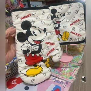 Mickey hot pad set